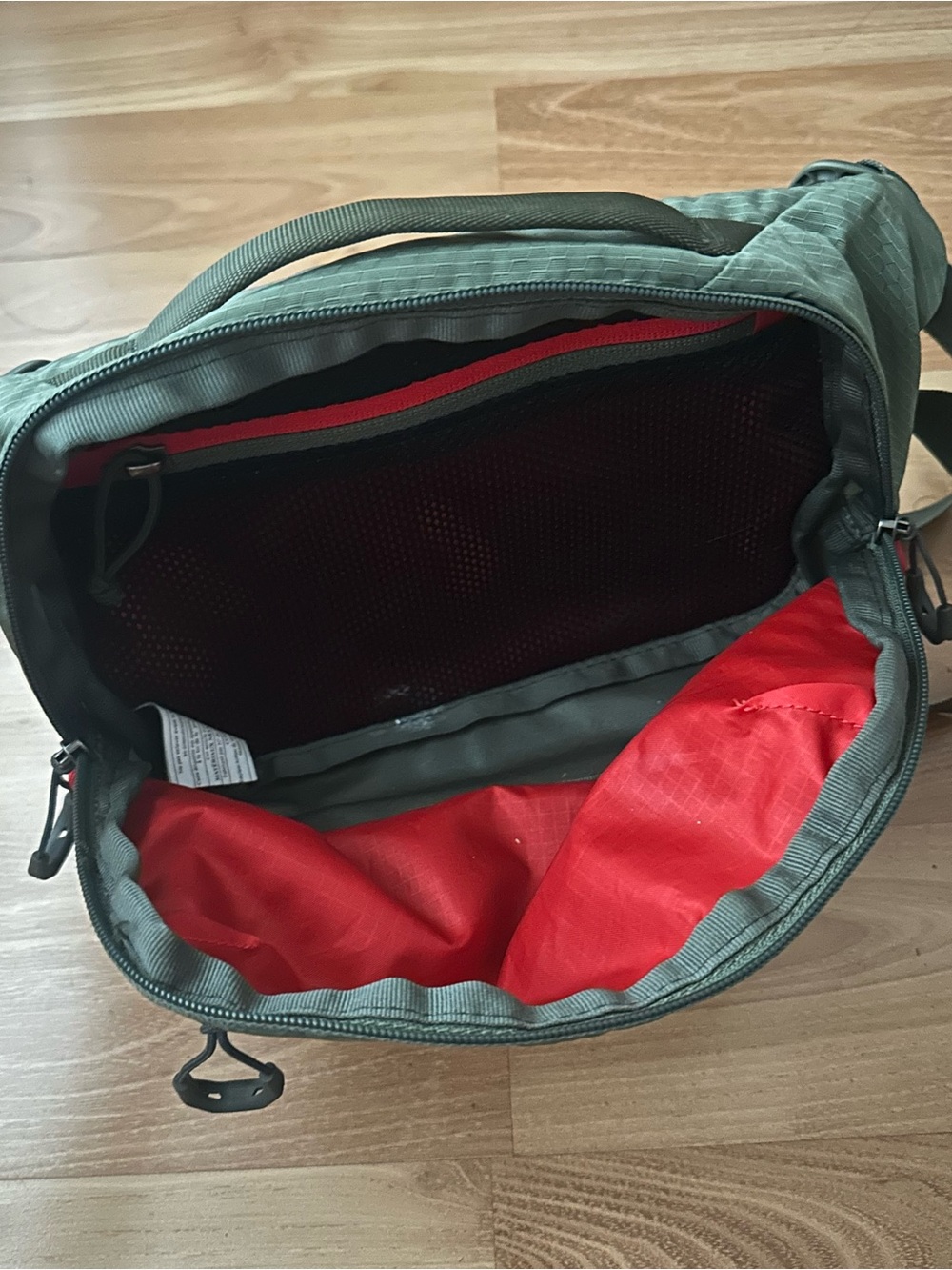 Gregory Olive Green shoulder Bag with Red Zipper - Picture 4 of 5